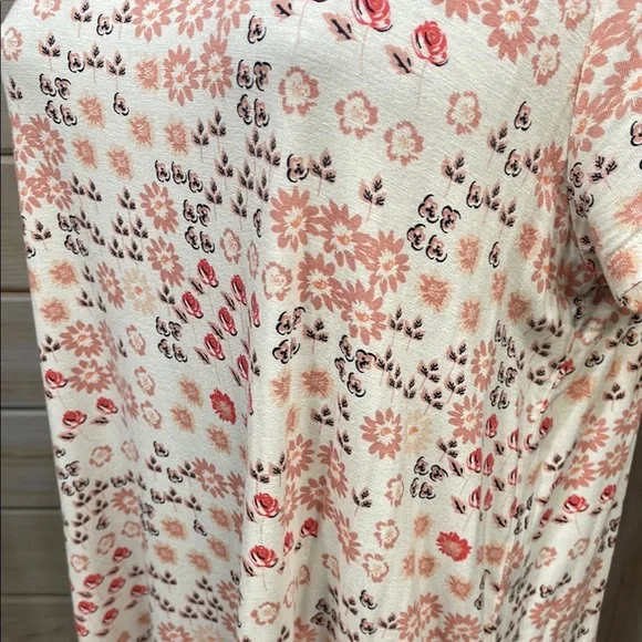 SD Collection Cream Relaxed Short Sleeve Tee - Picture 6 of 6